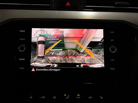 Volkswagen Passat Alltrack 14 of 17