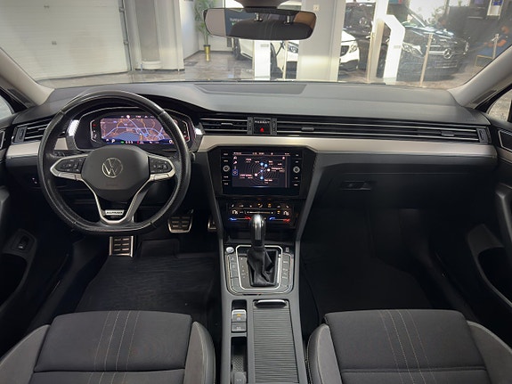 Volkswagen Passat Alltrack 13 of 17