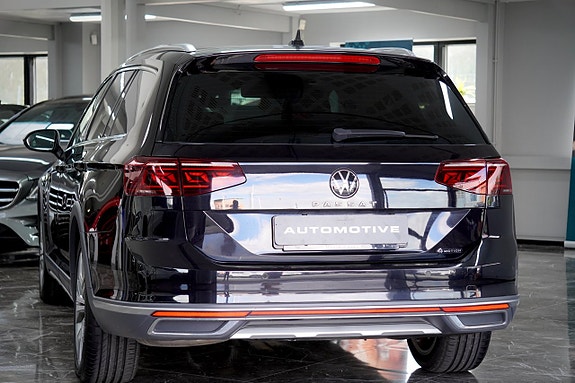 Volkswagen Passat Alltrack 6 of 17