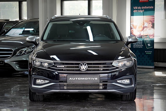 Volkswagen Passat Alltrack 2 of 17