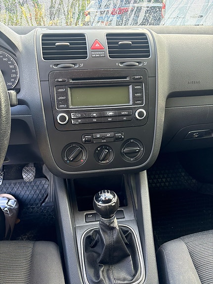 Volkswagen Golf V 11 of 14