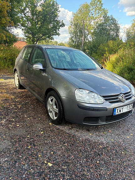 Volkswagen Golf V 2 of 14