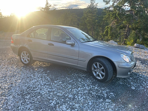Mercedes-Benz C180 k 3 of 6