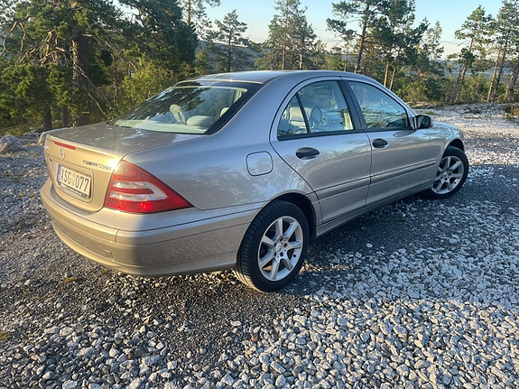 Mercedes-Benz C180 k 2 of 6