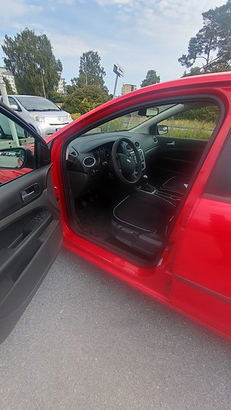 Ford Focus 2 of 4