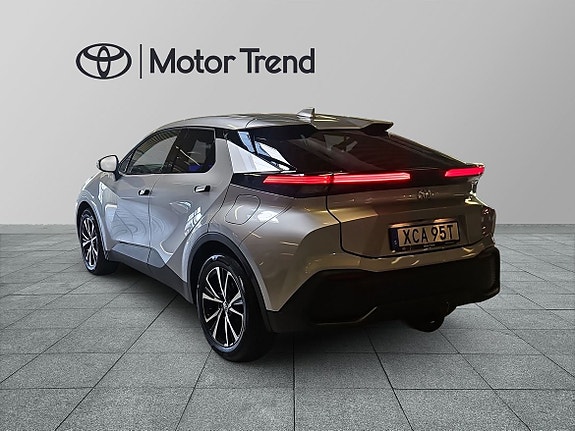 Toyota C-HR 3 of 12