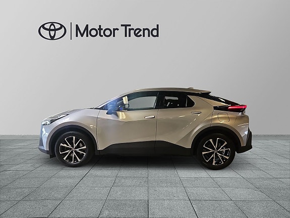 Toyota C-HR 4 of 12