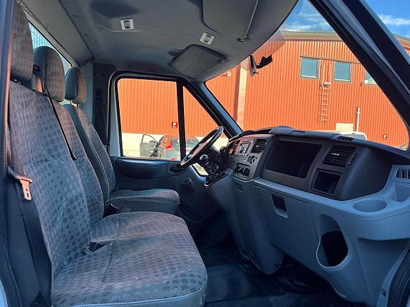 Ford Transit 11 of 12