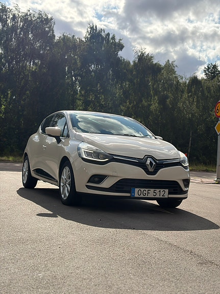 Renault Clio 2 of 6