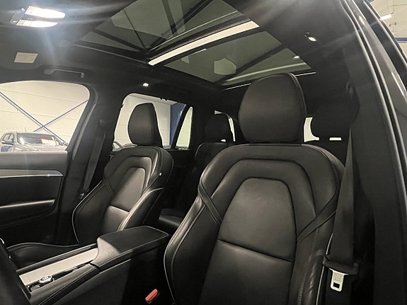 Volvo XC90 12 of 26