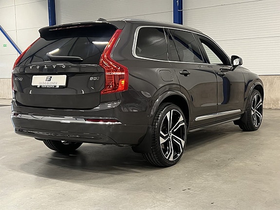 Volvo XC90 3 of 26