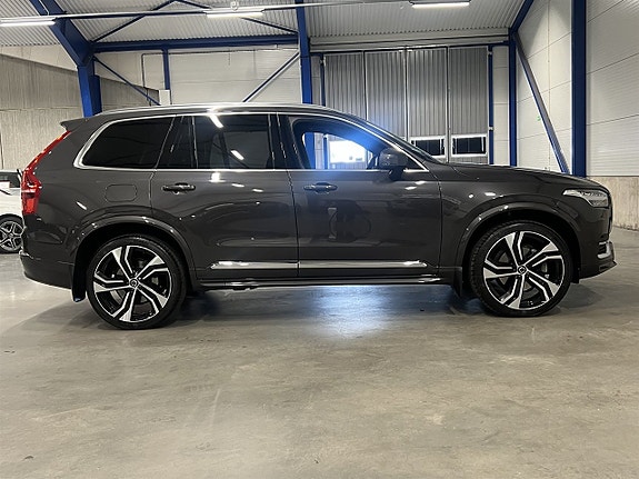 Volvo XC90 2 of 26