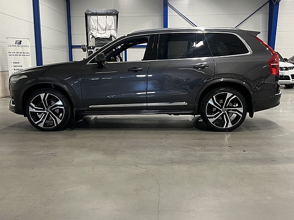 Volvo XC90 5 of 26