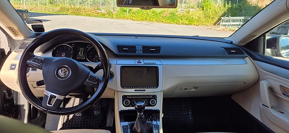 Volkswagen Passat CC 2 of 10