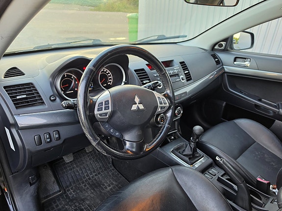 Mitsubishi Lancer 6 of 9