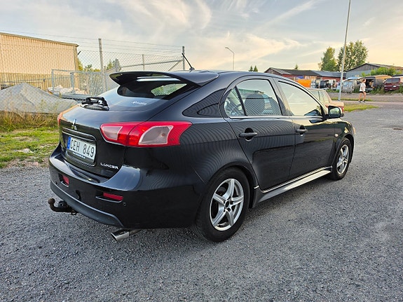 Mitsubishi Lancer 3 of 9