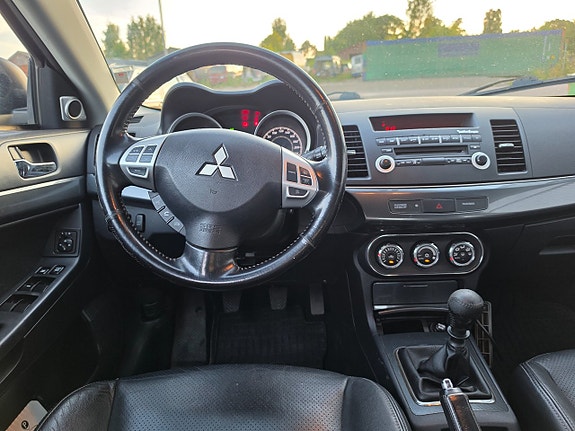 Mitsubishi Lancer 7 of 9