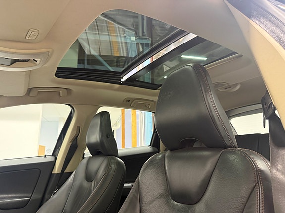 Volvo XC60 8 of 18