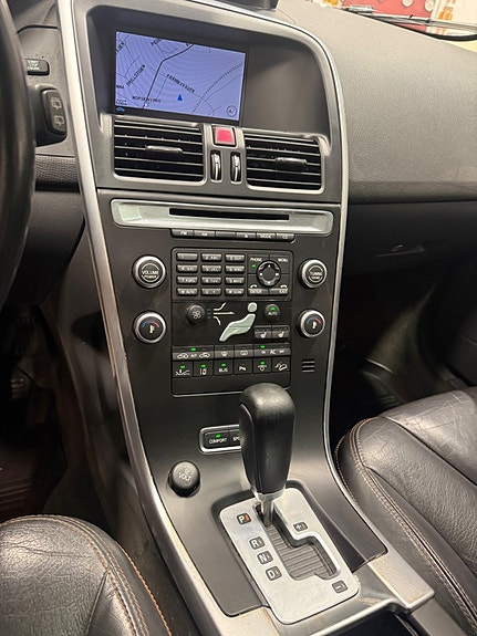Volvo XC60 11 of 18