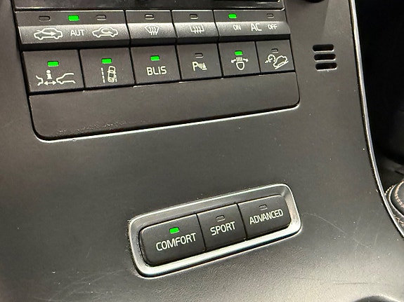 Volvo XC60 12 of 18