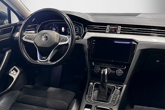 Volkswagen Passat 14 of 23