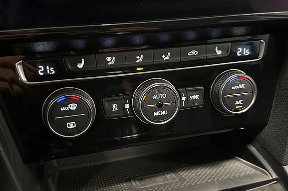 Volkswagen Passat 18 of 23