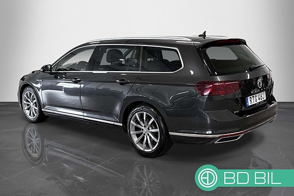 Volkswagen Passat 2 of 23