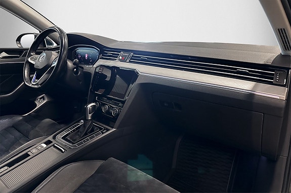 Volkswagen Passat 9 of 23