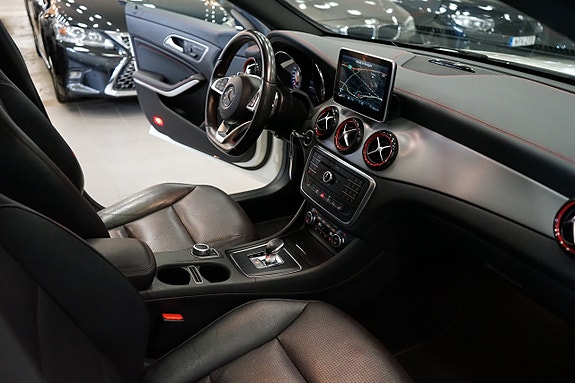 Mercedes-Benz CLA45 16 of 24