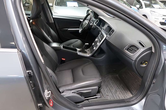 Volvo V60 13 of 13