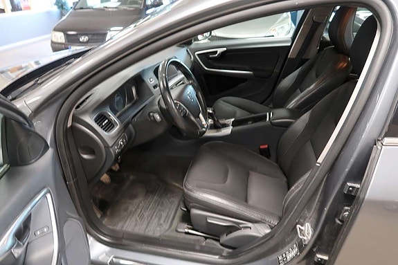 Volvo V60 10 of 13