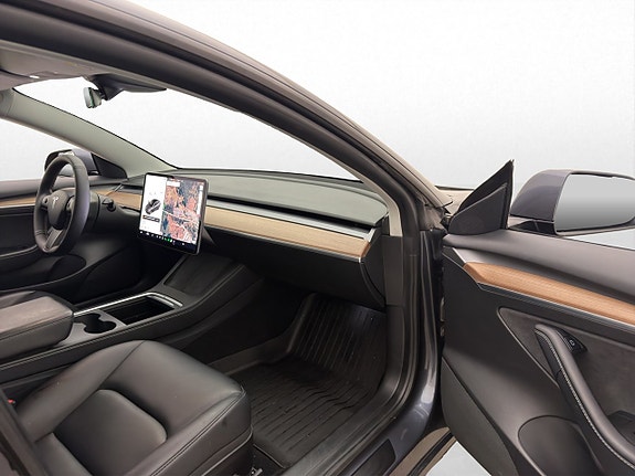Tesla Model 3 27 of 30