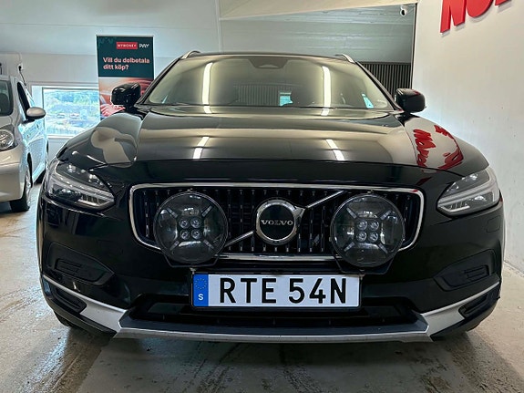 Volvo V90 Cross Country 2 of 10