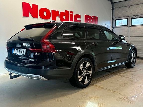Volvo V90 Cross Country 3 of 10