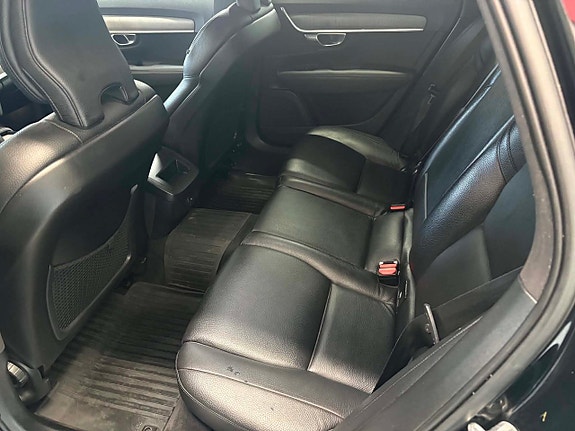 Volvo V90 Cross Country 8 of 10
