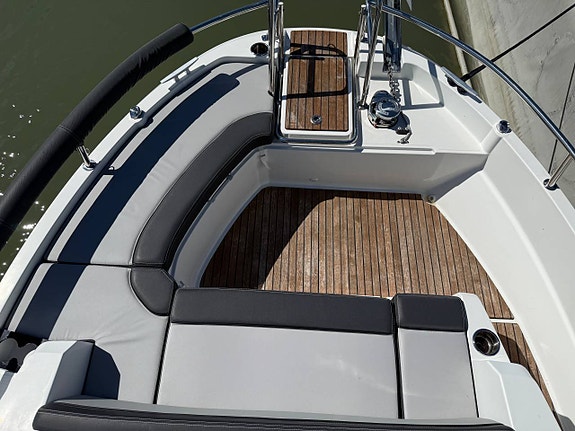Jeanneau 895 Marlin 12 of 12