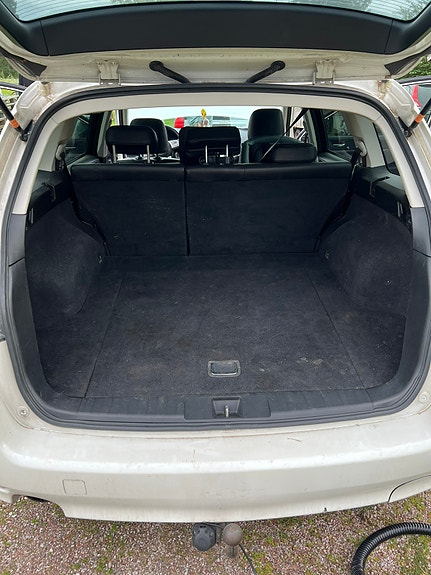Subaru Legacy 2 of 5