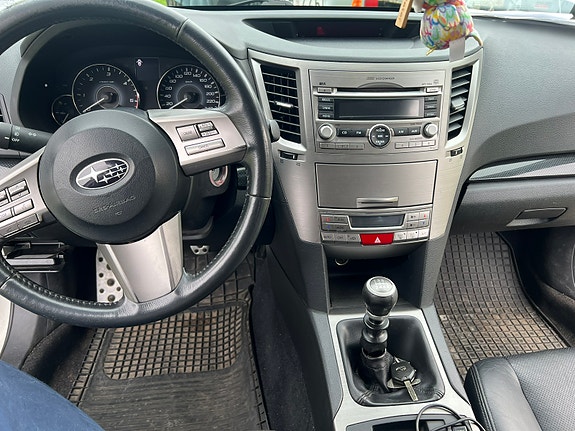 Subaru Legacy 4 of 5
