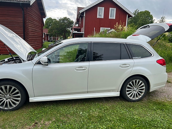Subaru Legacy 5 of 5