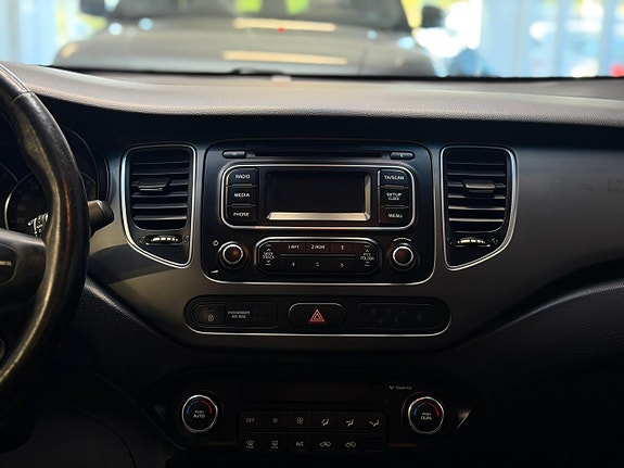 Kia Carens 11 of 23