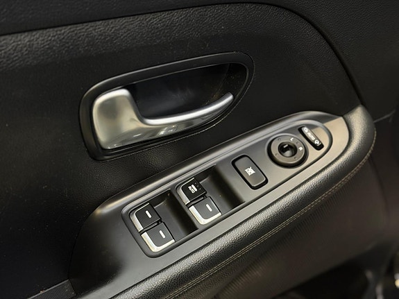 Kia Carens 15 of 23