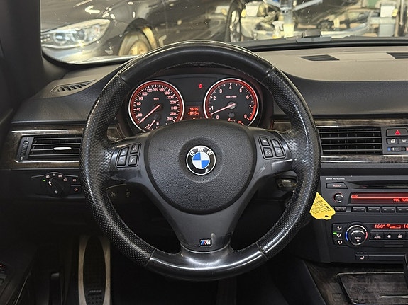 BMW 325i 23 of 24