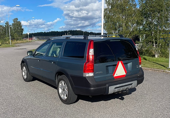 Volvo XC70 2 of 5