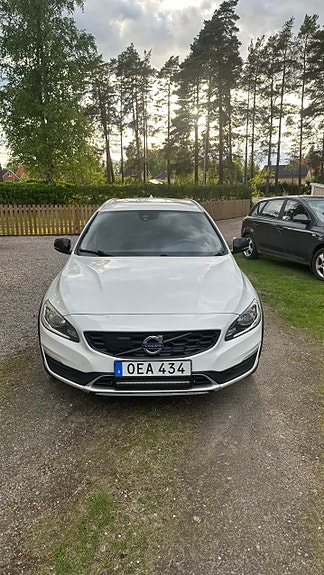 Volvo V60 Cross Country 3 of 5
