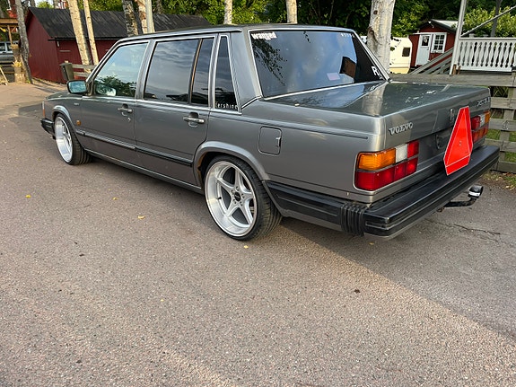 Volvo 740 2 of 11