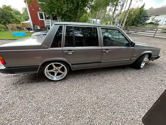 Volvo 740 4 of 11