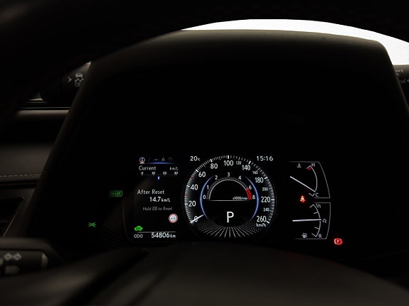 Lexus UX250h 17 of 29