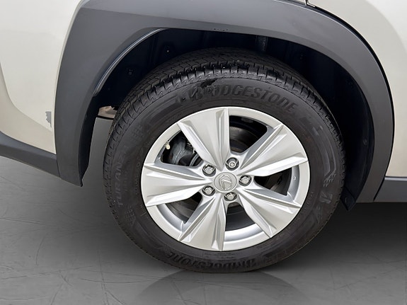Lexus UX250h 28 of 29