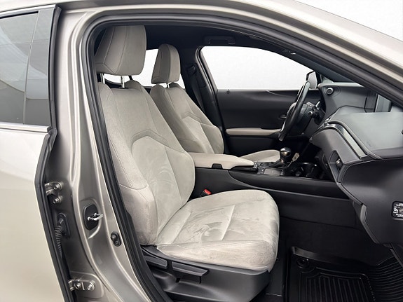Lexus UX250h 14 of 29