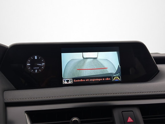 Lexus UX250h 22 of 29